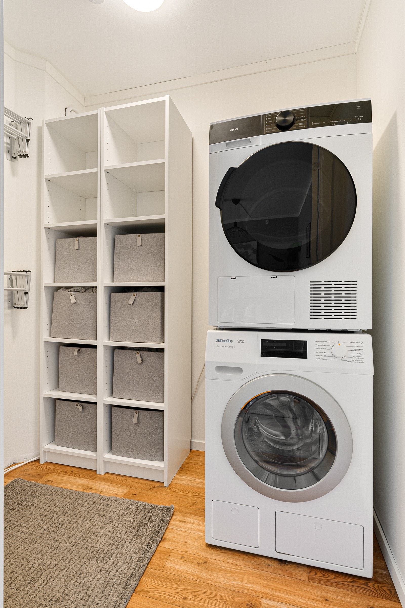 Det er gode oppbevaringsmuligheter, både i og utenfor leiligheten. I tillegg til den innvendige boden disponerer andelen en bod på 16 kvm i byggets kjeller. Galleribilde