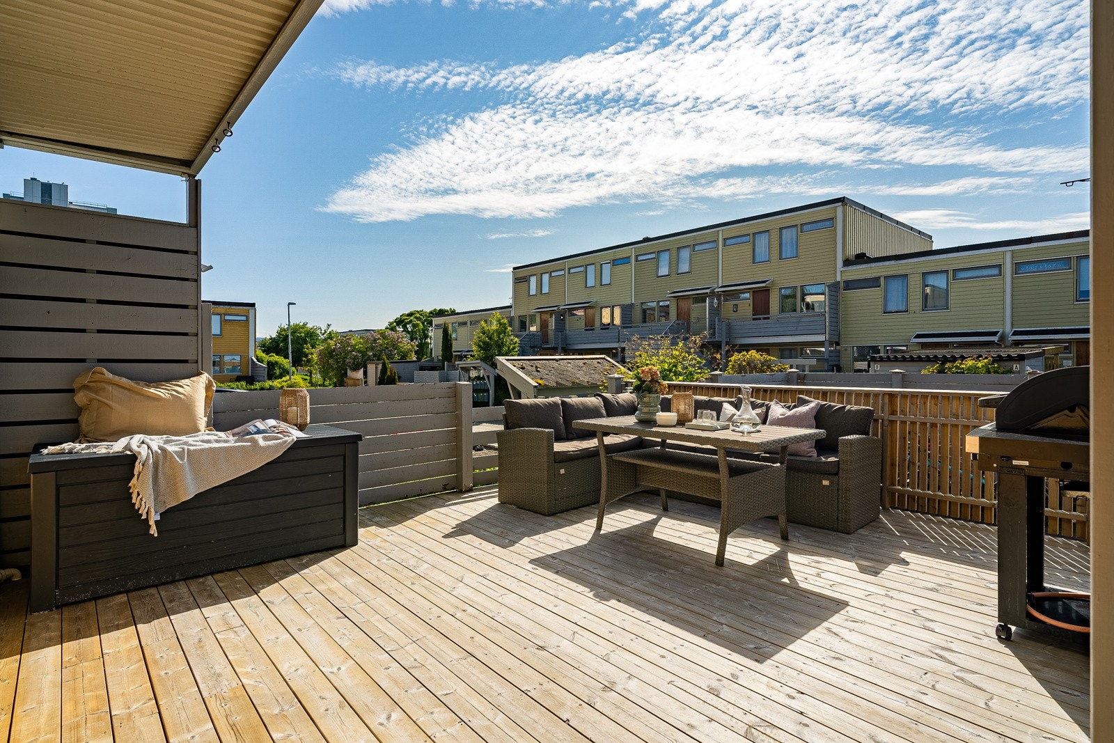 Ved inngangspartiet disponerer man en vestvendt terrasse med ettermiddag- og kveldssol. Galleribilde