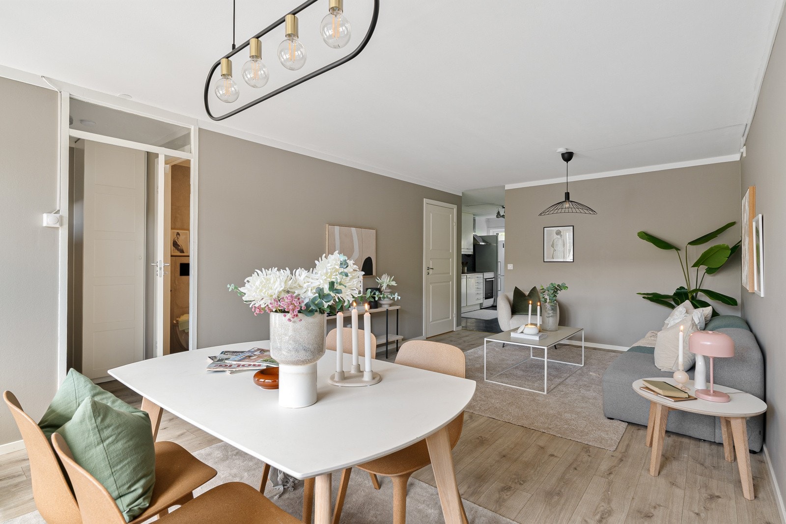 Leiligheten har en praktisk planløsning i 1. etasje med alt på ett plan. Galleribilde