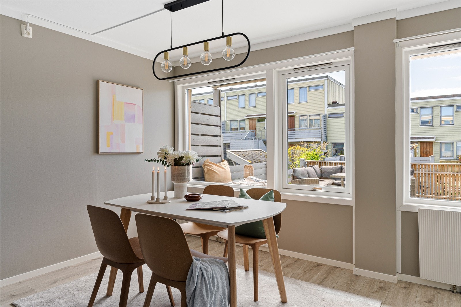 Det er oppvarming via vannbåren varme i radiatorer som er inkludert i de månedlige felleskostnadene. Galleribilde