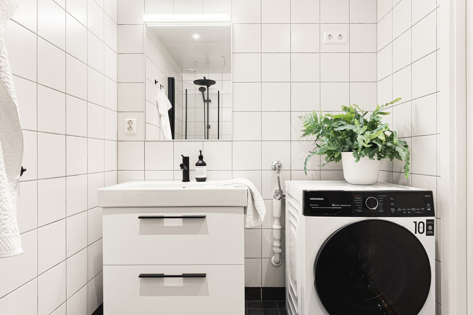 Opplegg og plass for vaskemaskin. Galleribilde