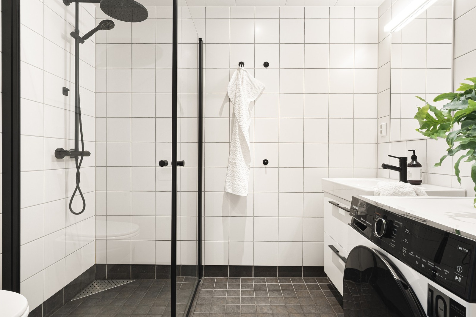 Delikat helfliset bad med gulvvarme. Galleribilde