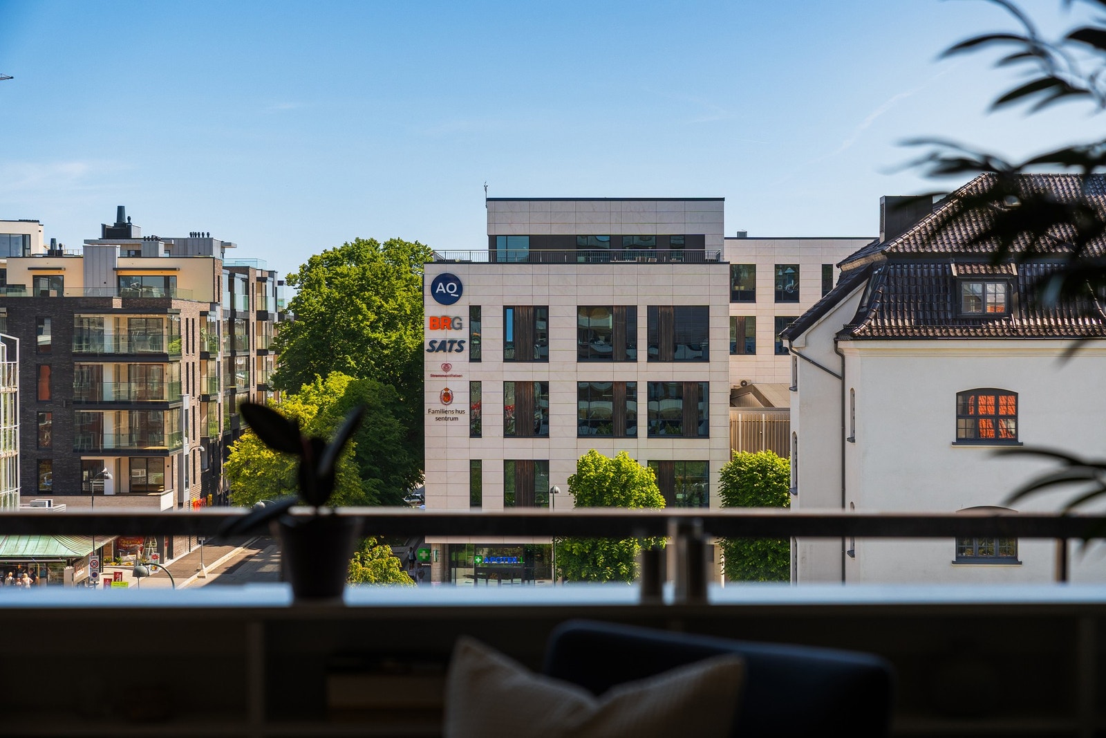 - Leiligheten ligger på enden som gir en mer friere følelse med tanke på utsikt - Galleribilde