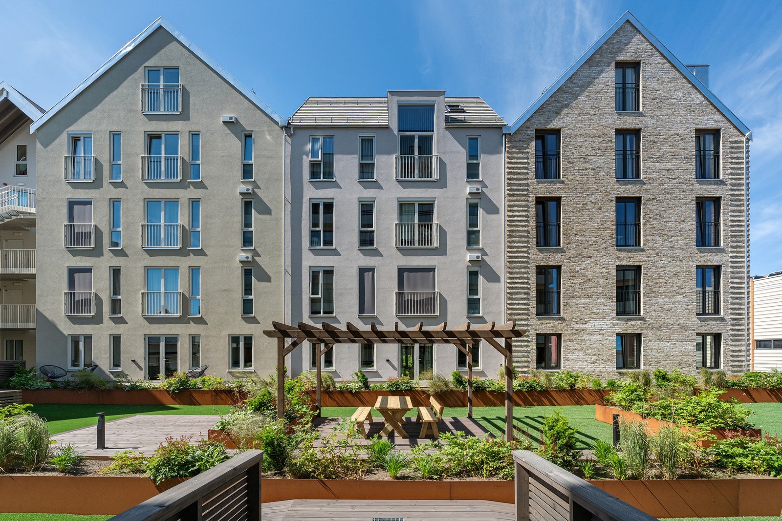 - Det nye, flotte bygget på baksiden er nylig ferdigstilt og det er opparbeidet flotte fellesareal som beboerne i Kongens gate 75 også har tilgang til - Galleribilde