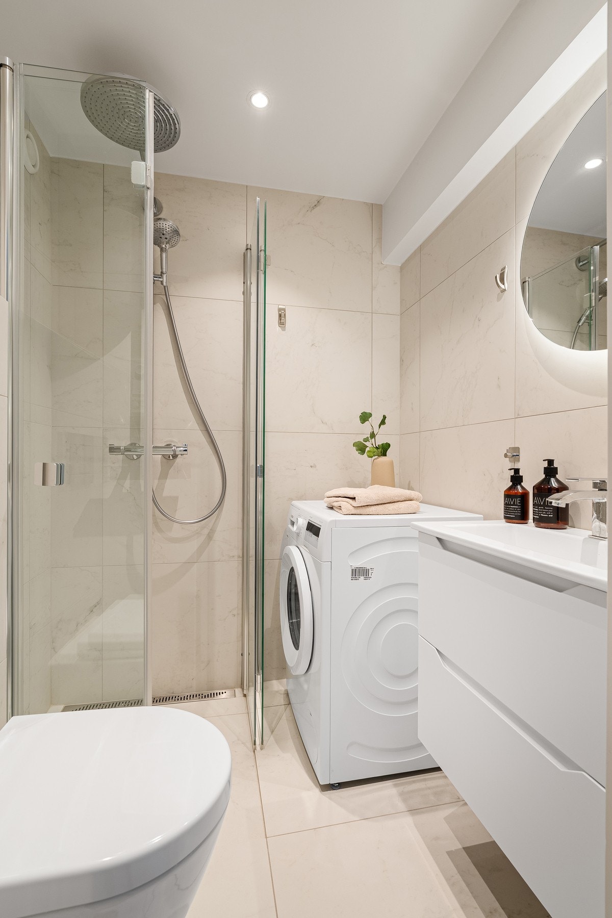 - Lekkert bad som ble totalrenovert i 2022 | Alt er gjort av fagfolk og det foreligger dokumentasjon på arbeidet - Galleribilde