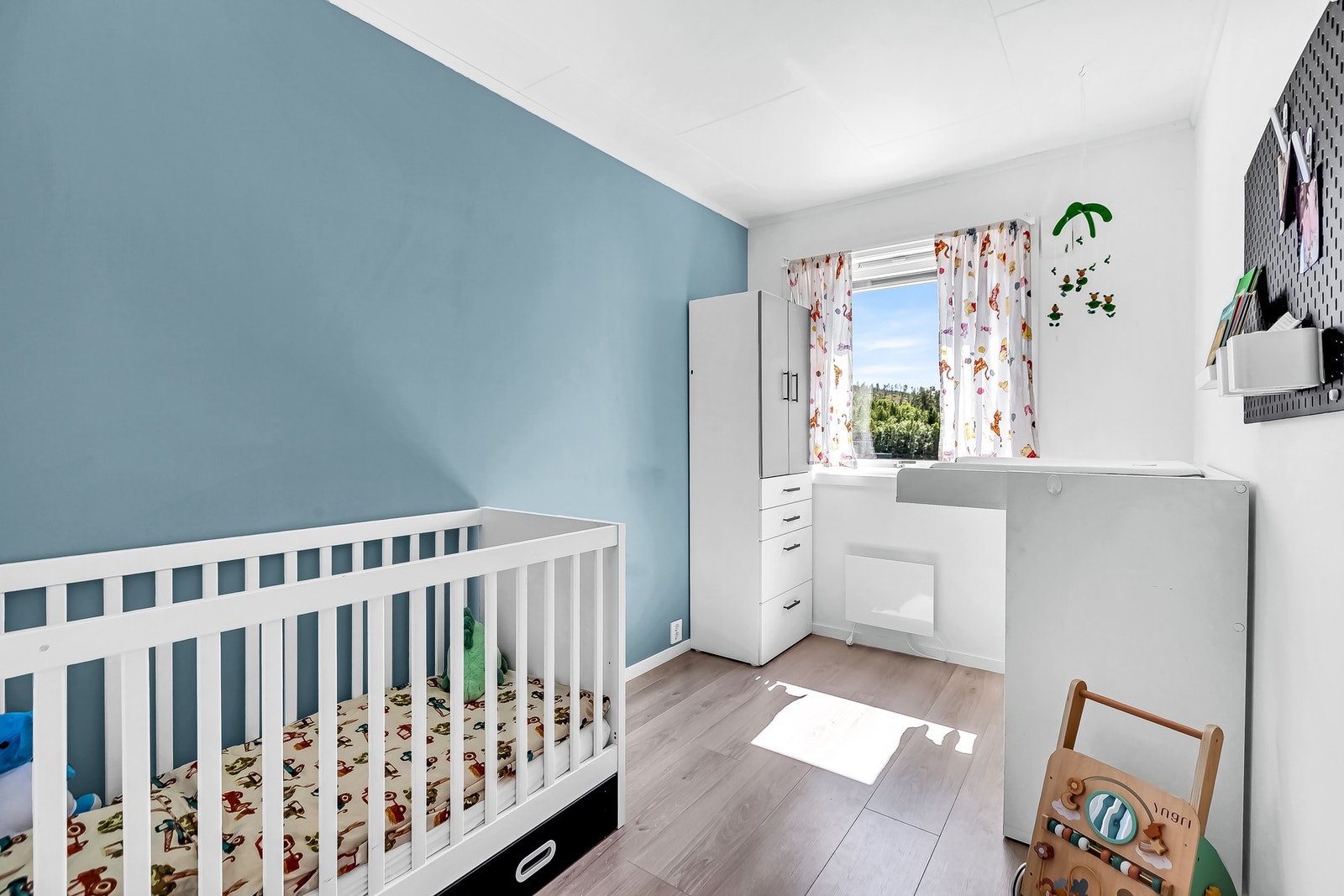 De to øvrige rommene egner seg utmerket som barnerom, kontor eller gjesterom. Galleribilde