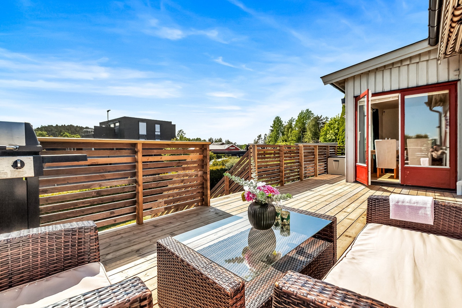 Boligen har en god planløsning, og flotte uteområder. Perfekt for en barnefamilie! Galleribilde