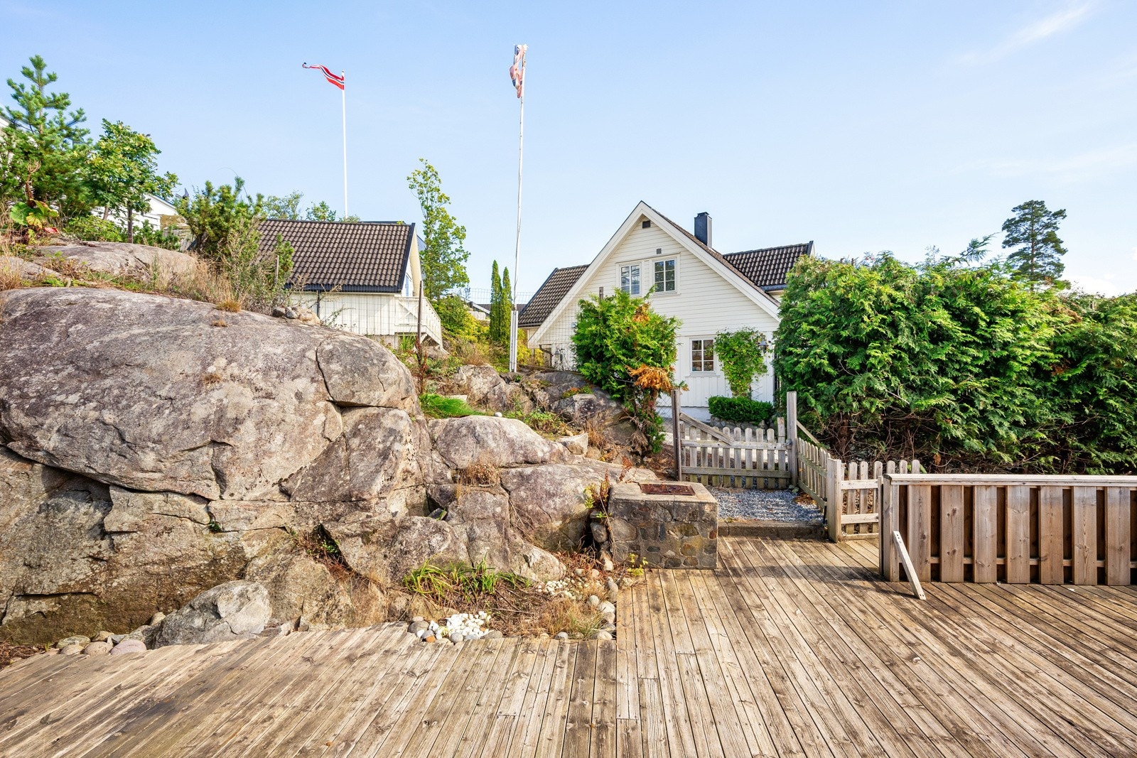 Barnehagen og barneskolen på Sjøskogen ligger innenfor gang - og sykkelavstand. Galleribilde