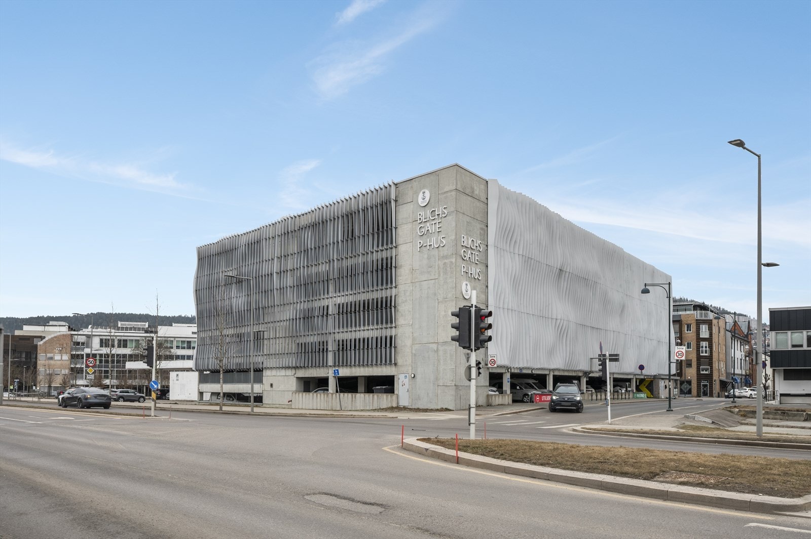 I Blichs gate p-hus like ved er det gratis parkering hver hverdag etter kl. 16.00 og hver lørdag etter kl. 12.00, samt på søndager. Galleribilde