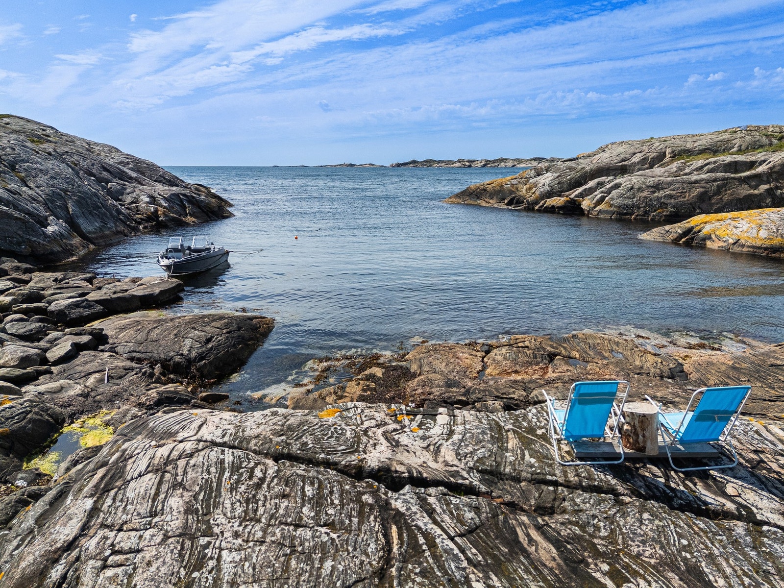 Egne svaberg som kan brukes til soling og bading Galleribilde