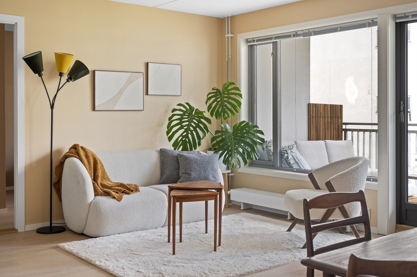 Det ble lagt nytt gulv i hele leiligheten i 2025. Det ble også skiftet lister og dørkarmer. Innvendige vegger har også blitt nylig malt. Galleribilde