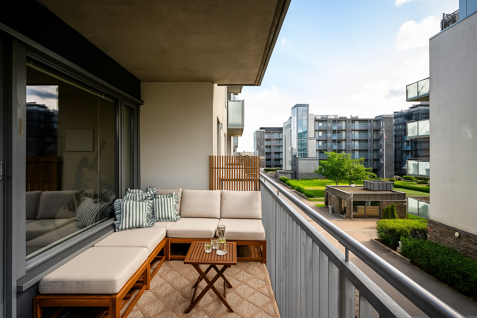 Lekker og svært attraktiv leilighet på populære Ringnes park. Leiligheten har en god planløsning med romslige rom og enkel adkomst med heis. Galleribilde