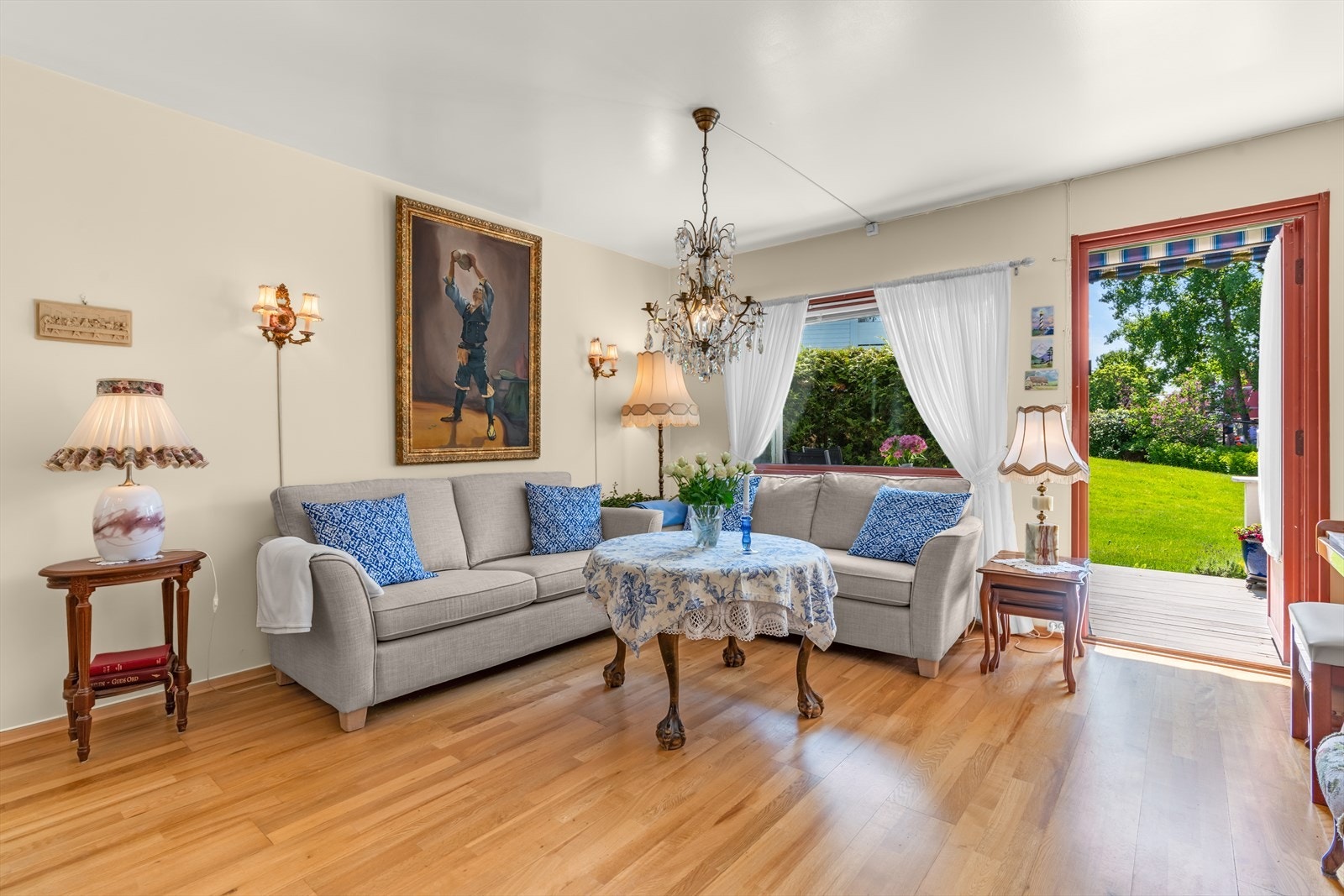 Gjennomgående 3-roms seniorbolig for deg over 55 år. Trappefri adkomst Galleribilde