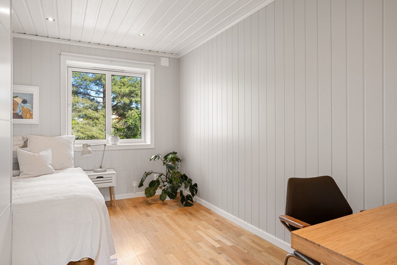 Soverom to er også av god størrelse med plass til dobbeltseng og oppbevaringsmøblement. Galleribilde