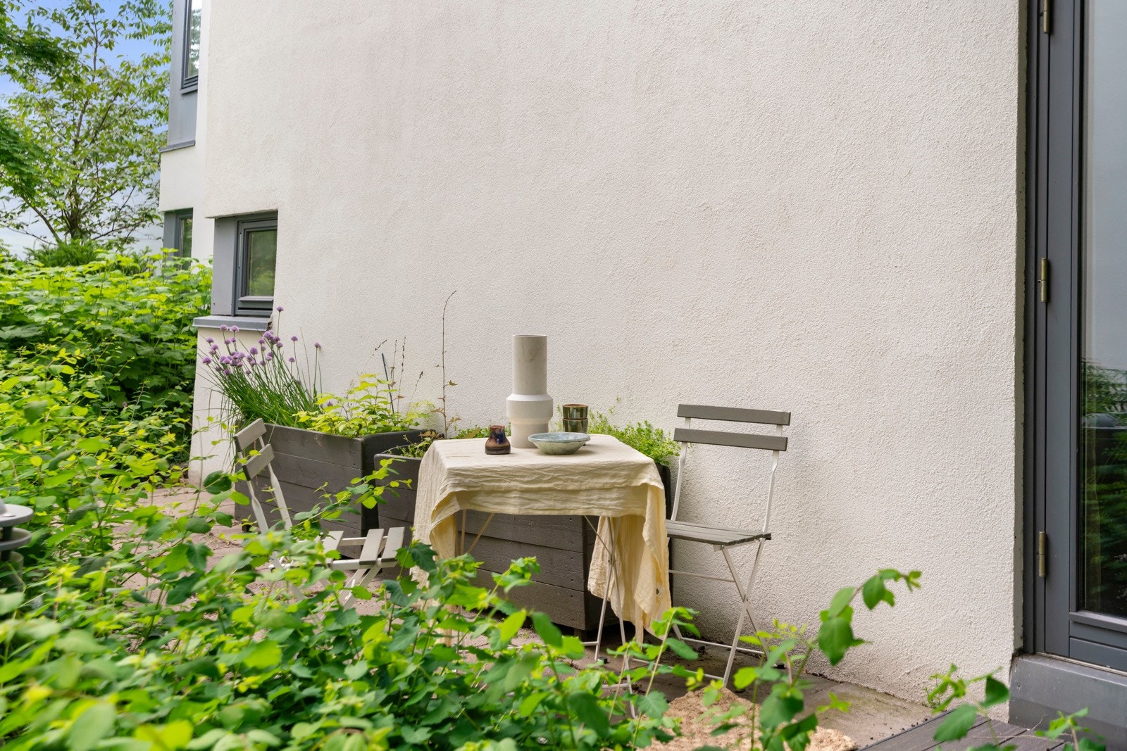 Her kan du lene deg tilbake på varme sommerdager i fantastiske omgivelser. Galleribilde