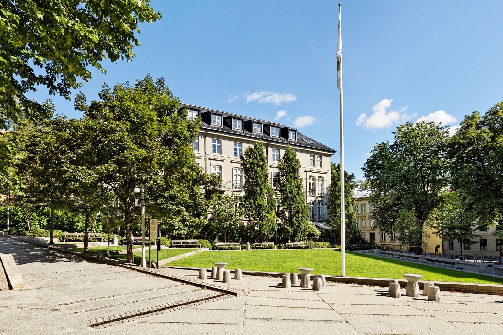 Ca. 5 minutters gange til Slottsparken og St. Hanshaug- parken som blant annet kan tilby store rekreasjonsområder både sommer og vinter Galleribilde