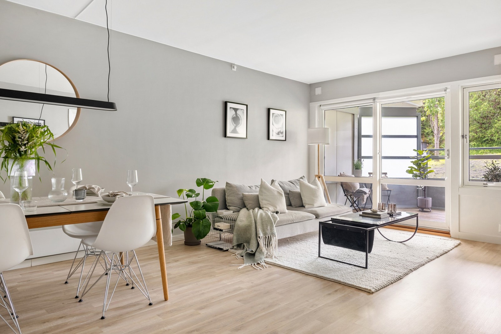 Leiligheten er lys og innbydende. Galleribilde