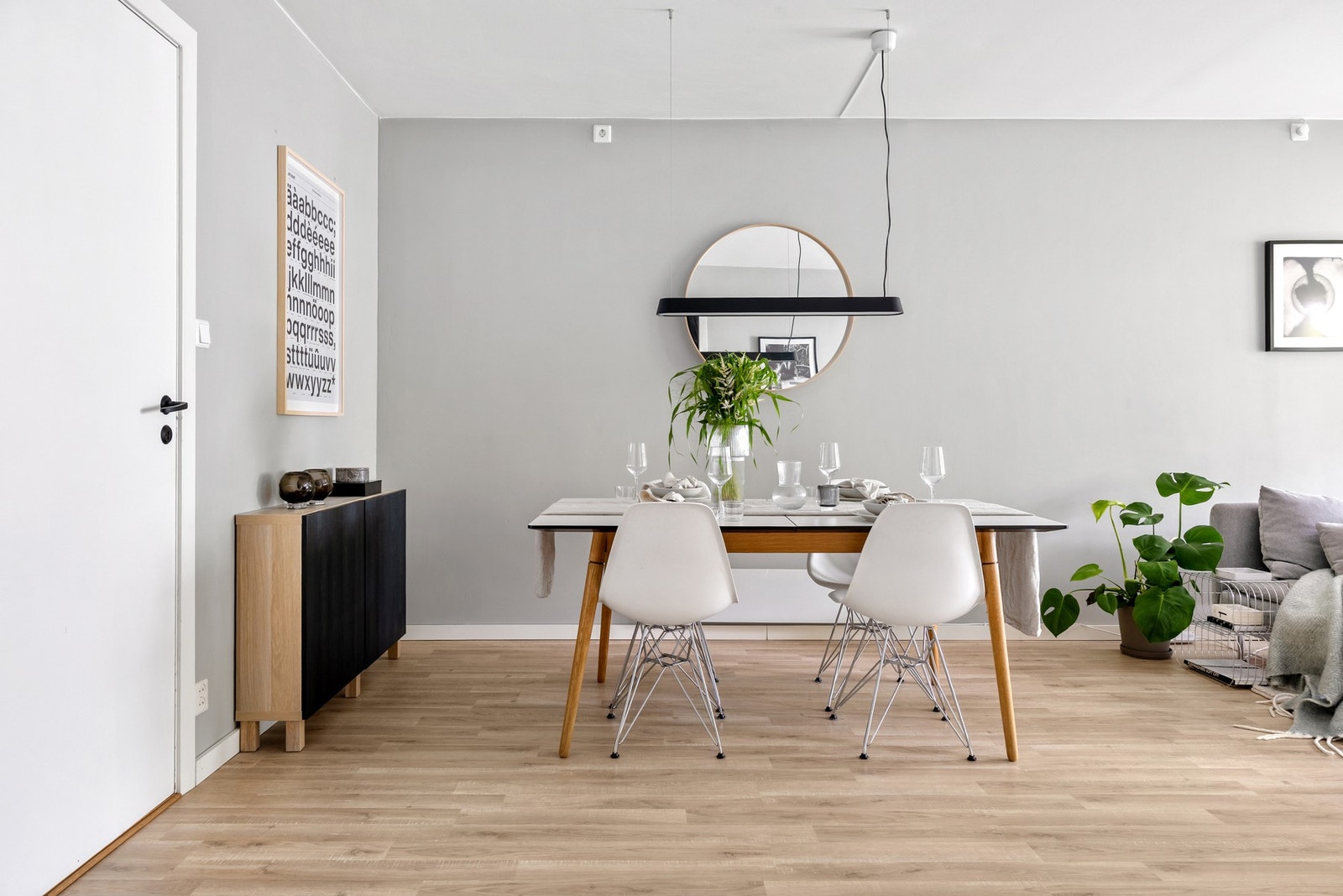 God plass til langbord med rom for både familie og venner. Galleribilde