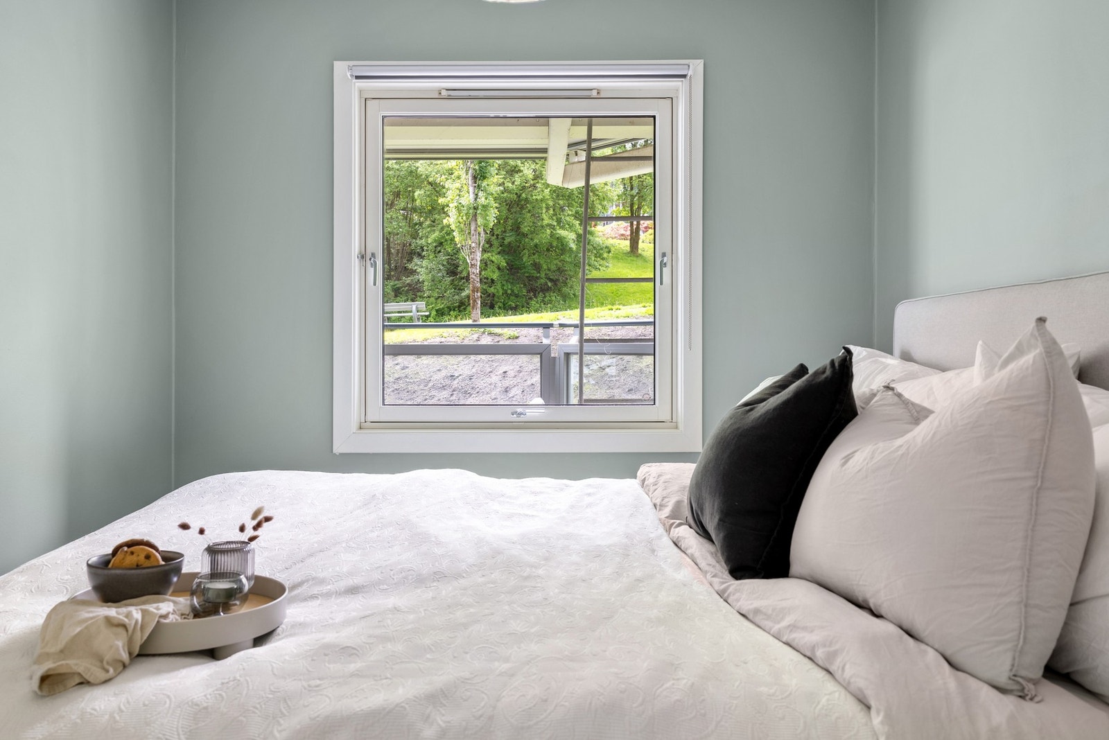 God plass til stor dobbeltseng. Galleribilde