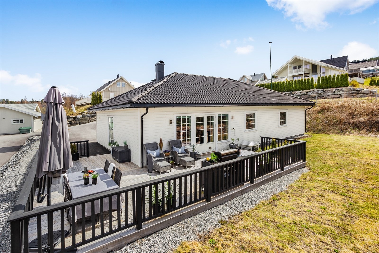 Solrik terrasse fra morgen til kveld! Galleribilde