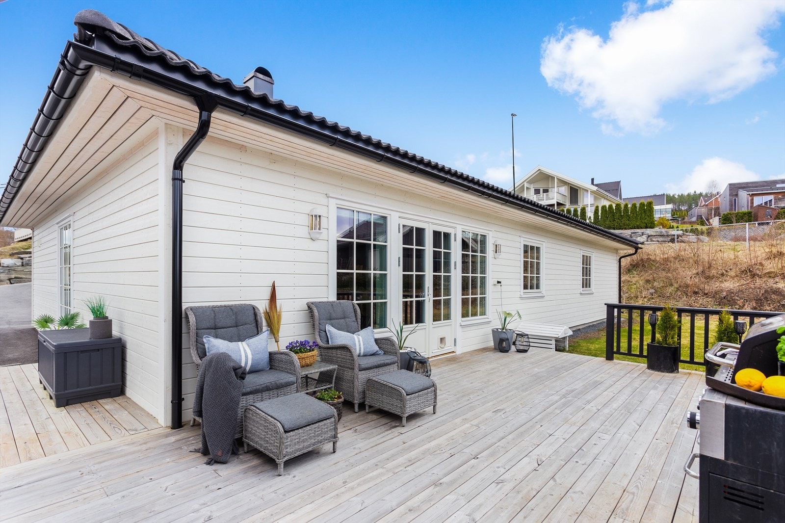 Med en slik stor terrasse har man god møbleringsfrihet! Galleribilde