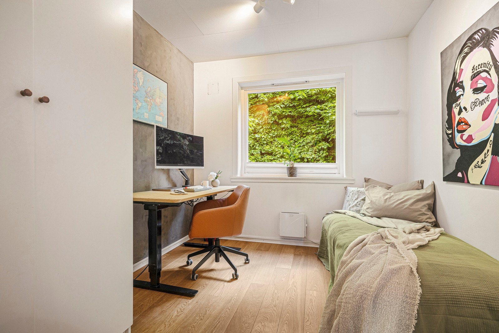 Soverom nr. 2 er på 7,7 kvm. Rommet kan innredes som gjesterom, kontor eller barnerom, alt etter behov. Galleribilde