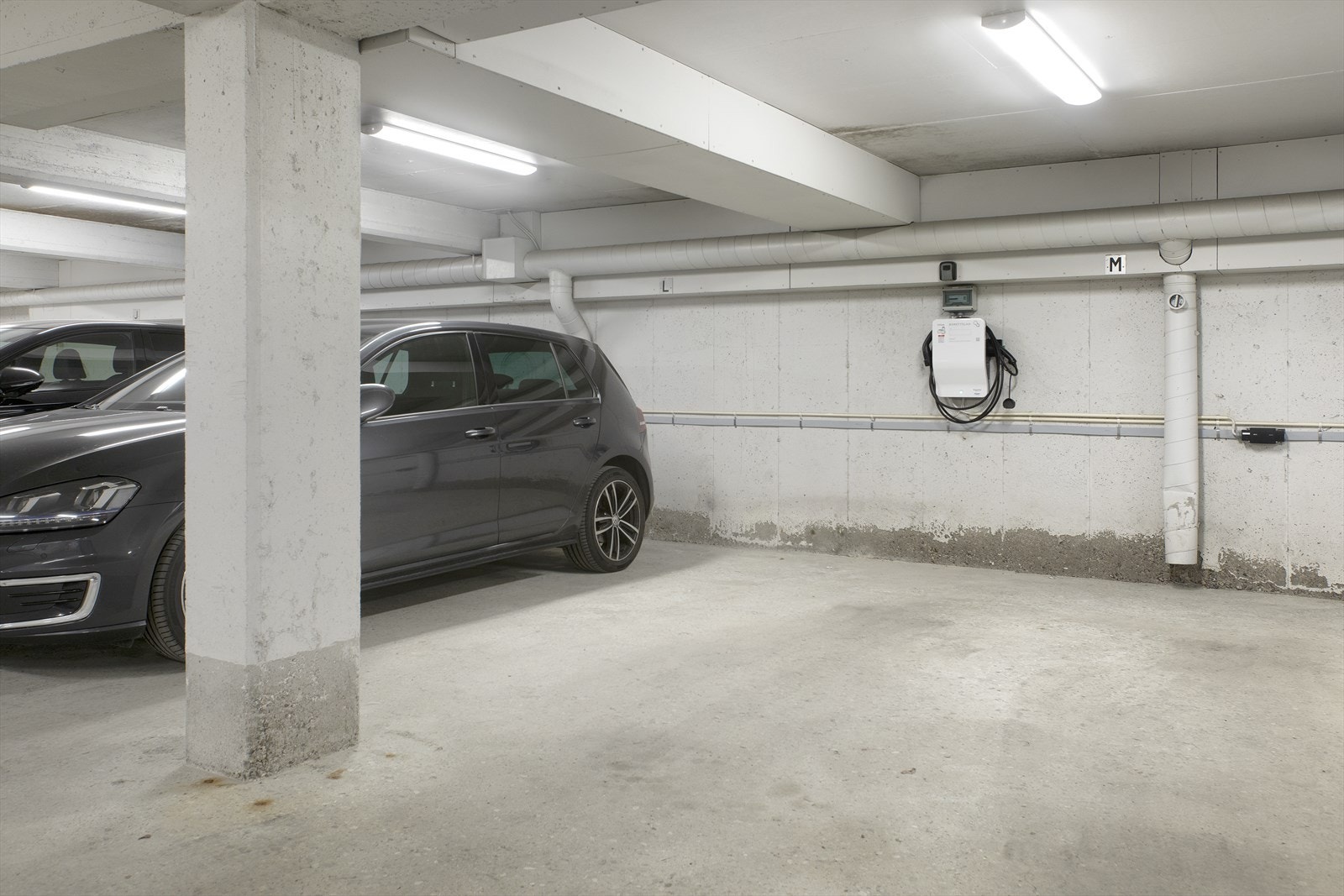 Leiligheten disponerer parkeringsplass i garasje Galleribilde