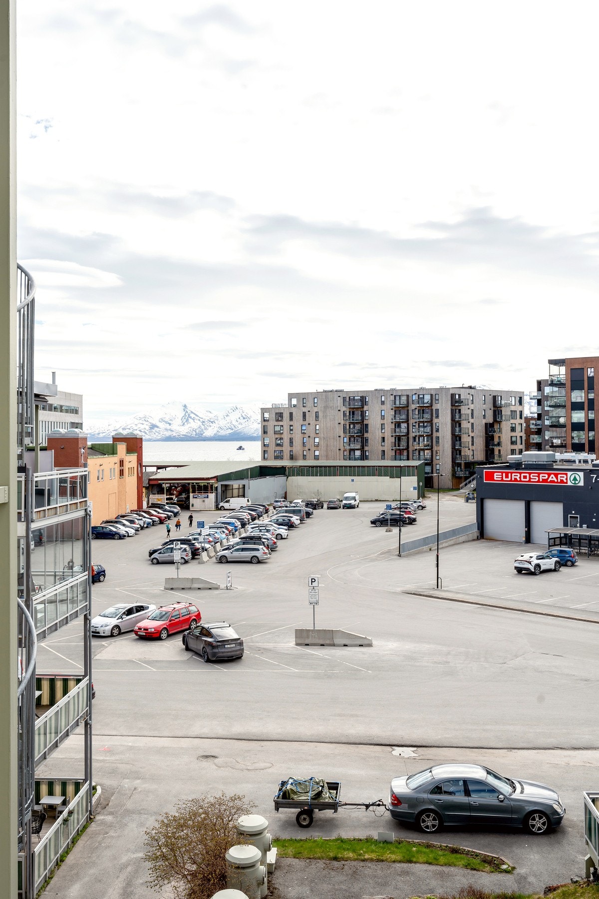 Like ved leiligheten er det en meget bra Spar-butikk samt Post i Butikk på Rema 1000 Galleribilde