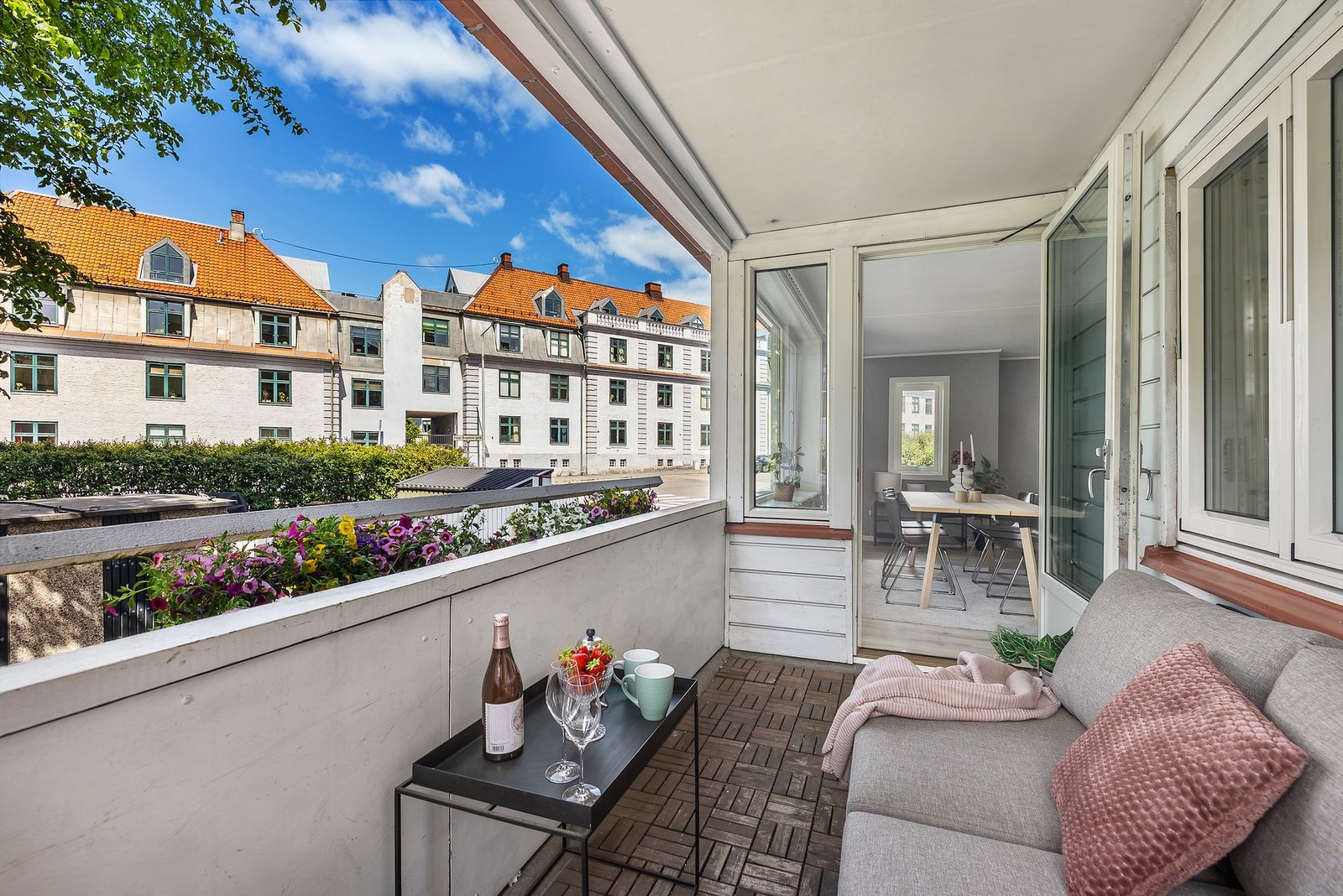 Flott utsyn og fantastiske solforhold på ettermiddag og kveld. Galleribilde