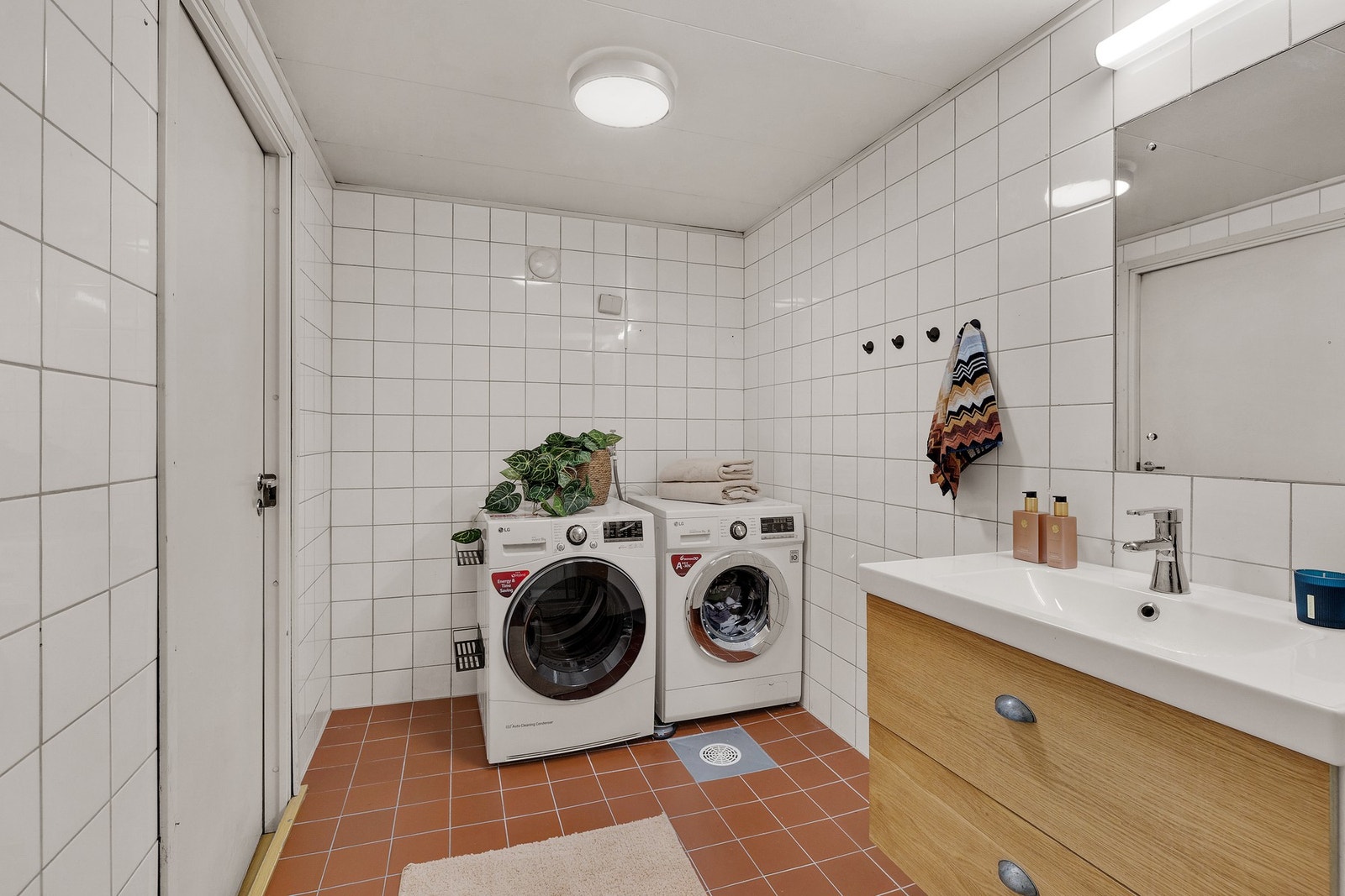 Opplegg til vaskemaskin og tørketrommel. Galleribilde