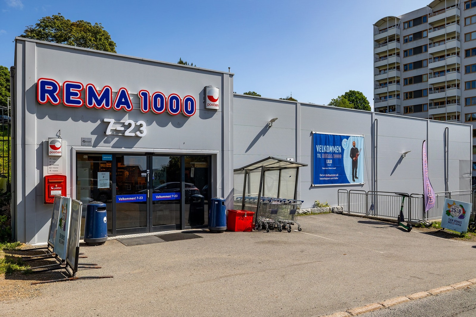 Rema 1000, som er under 50 meter unna. Galleribilde
