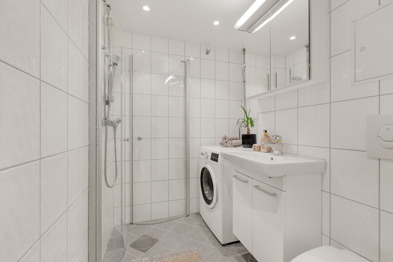 Her er det god plass til vaskemaskin. Galleribilde