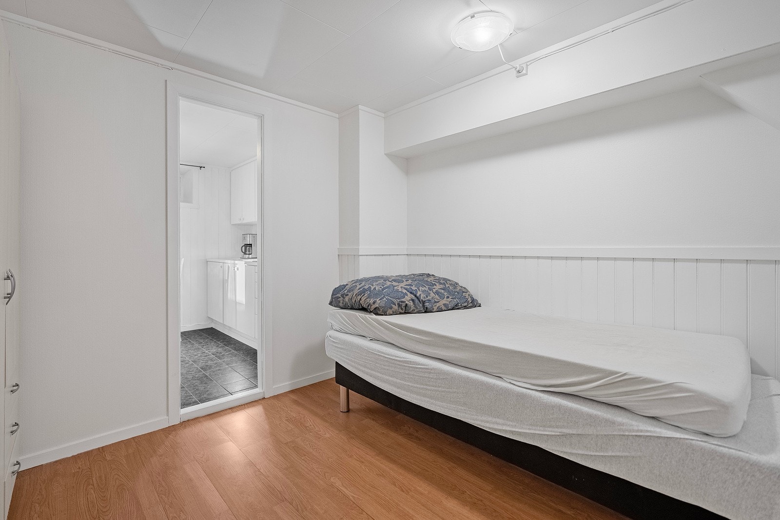 Soverom i sokkelleilighet. Galleribilde