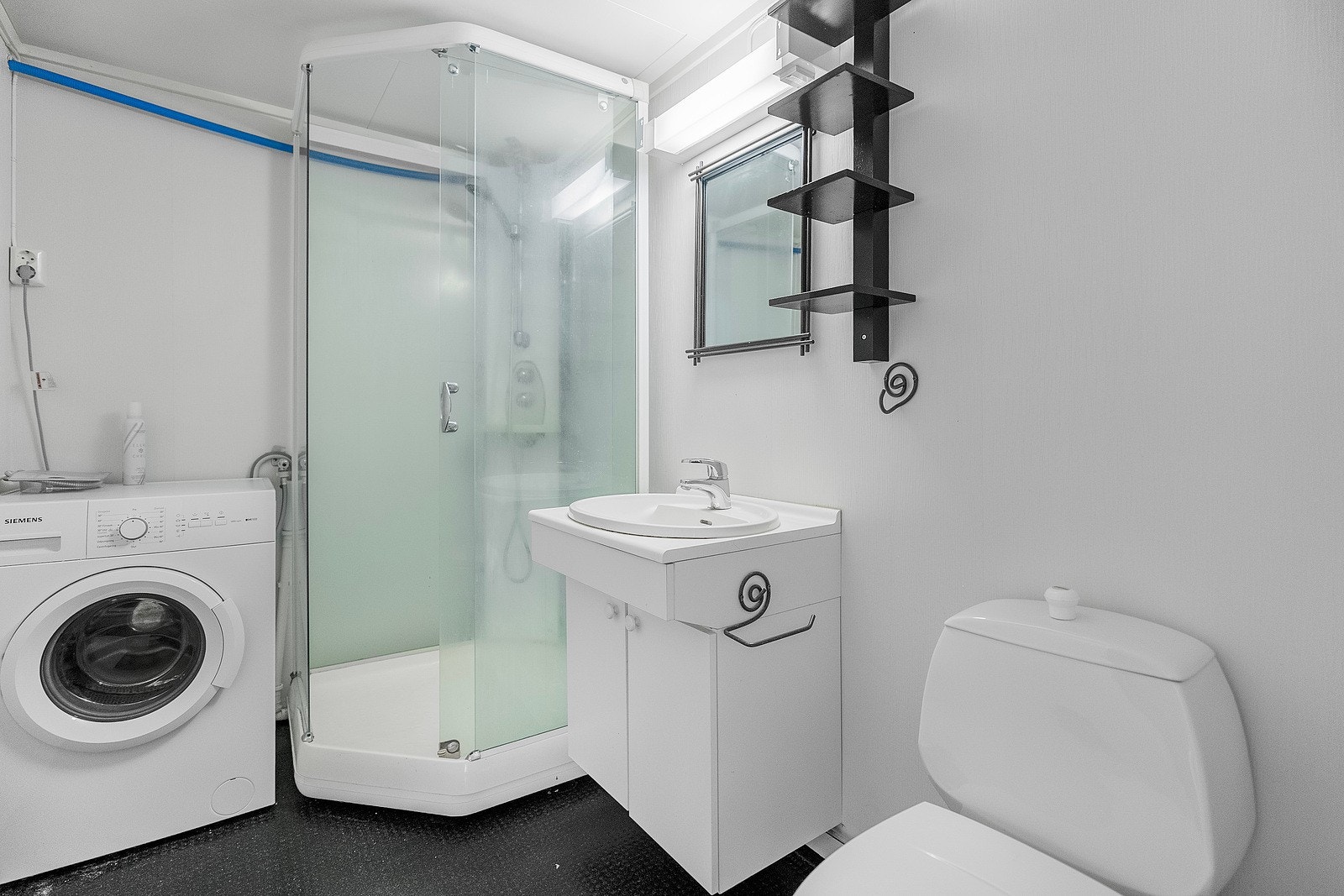 Bad i sokkelleilighet. Galleribilde