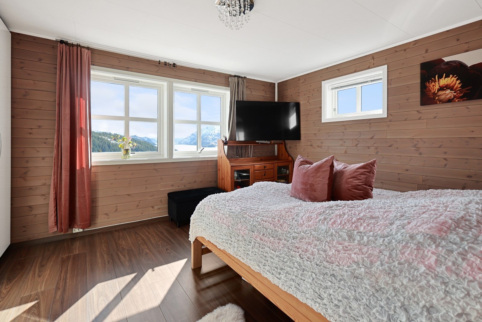 Legg merke til utsikten fra dette soverommet! Galleribilde