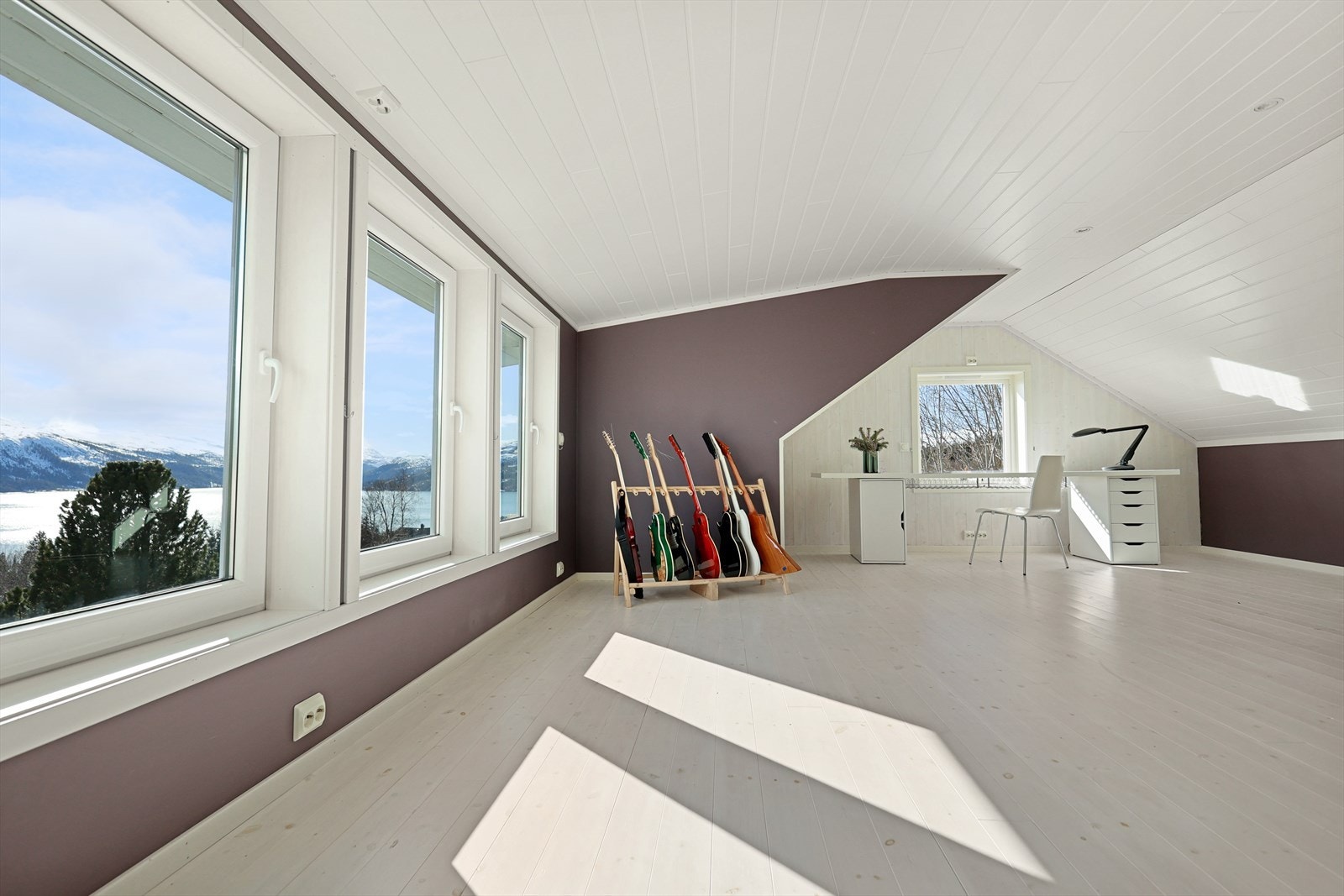 Her ligger alt til rette for å bruke loftstuen til akkurat det du måtte trenge. Galleribilde