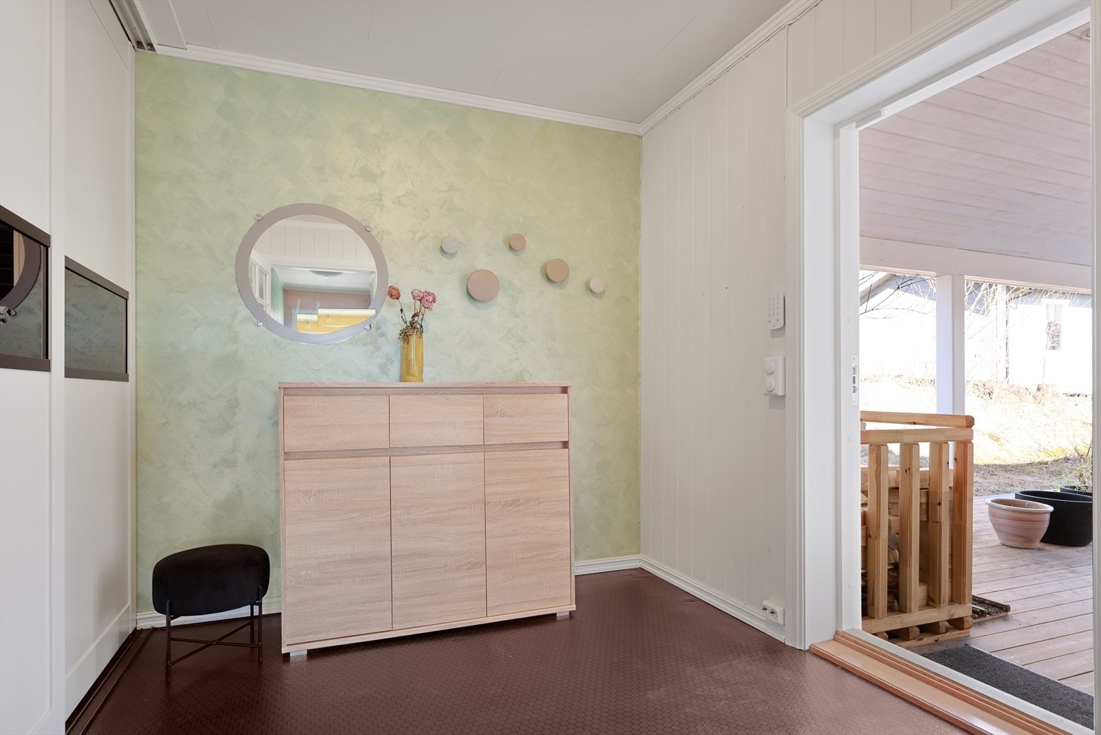 Velkommen inn i en romslig entré. Galleribilde