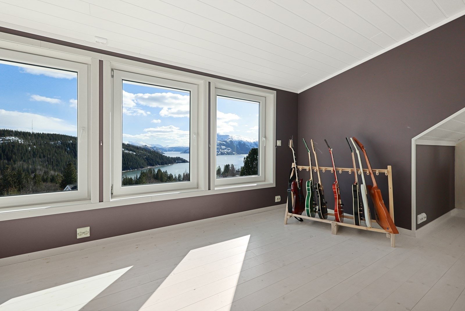 Loftstuen er ca. 33m² med åpent areal. Galleribilde