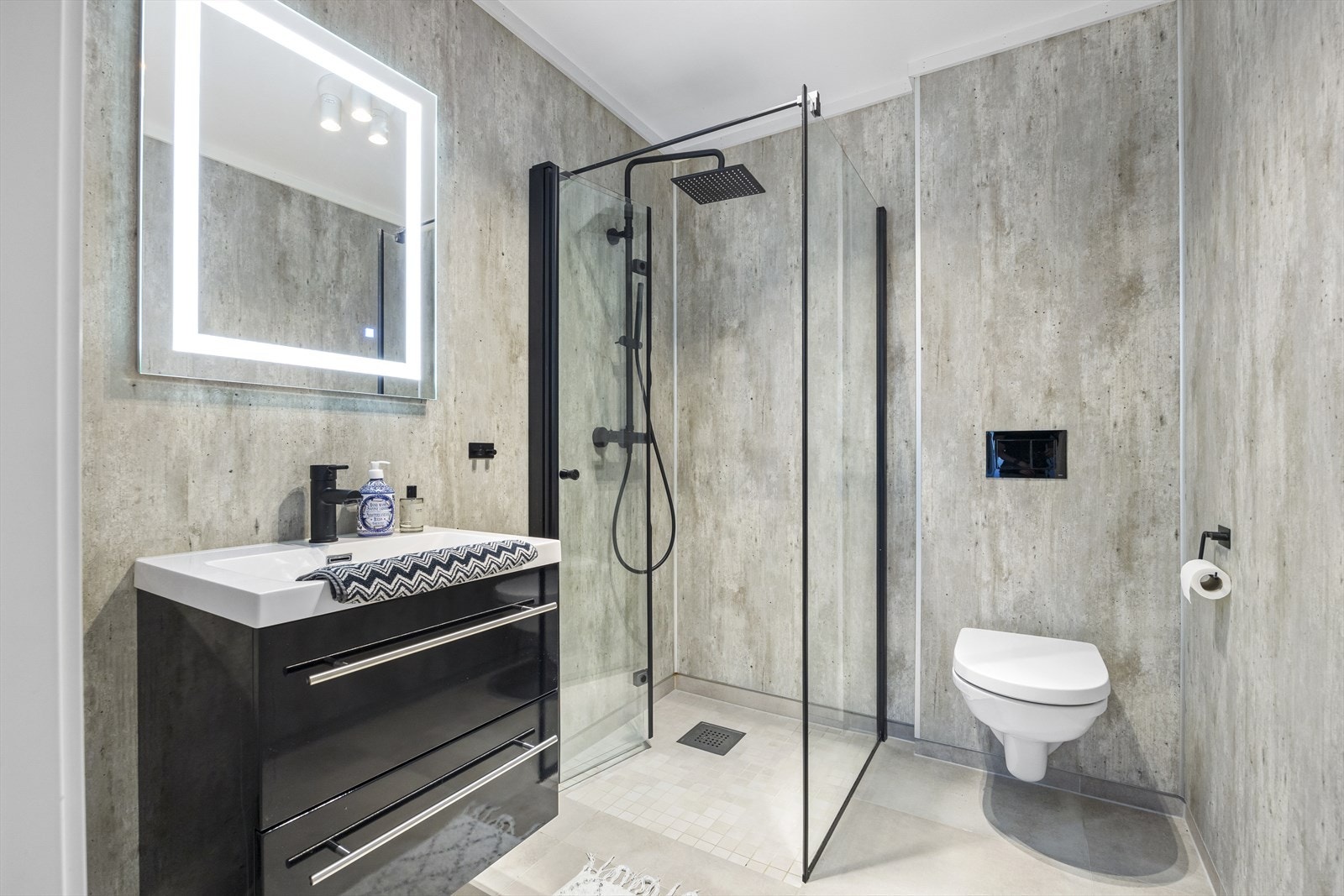 Bad 2 i 1.etg. Galleribilde