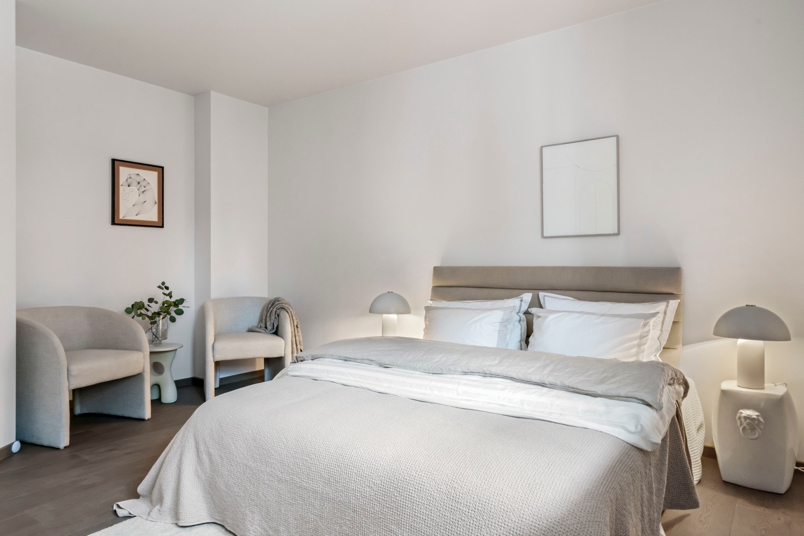 Hovedsoverommet er på 15,6 kvm og har god plass til både dobbeltseng, garderobeskap og hjemmekontorløsning. Galleribilde