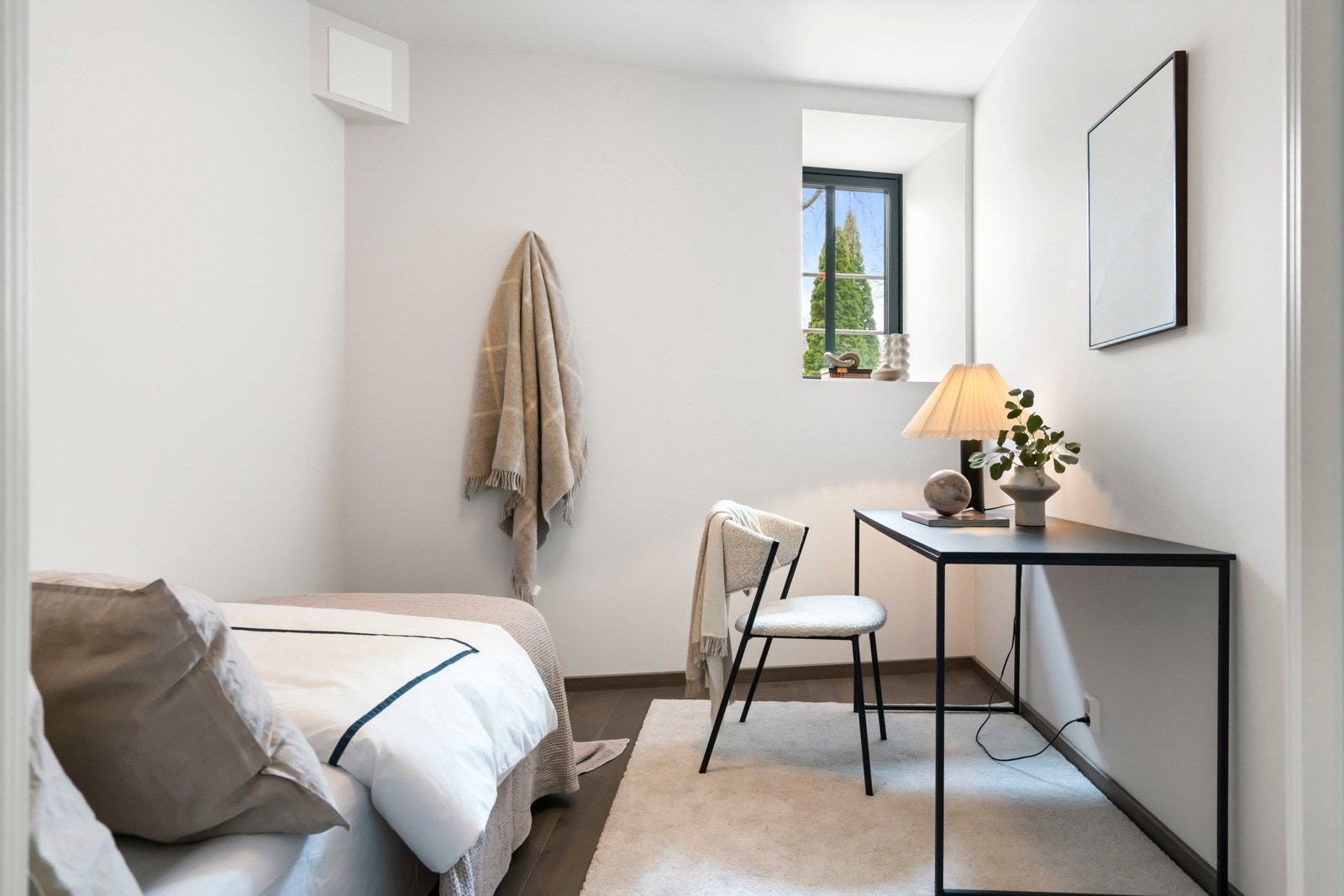 Soverom 2 er ca 7 kvm. Vannbåren gulvvarme og god inneluft fra balansert ventilasjonsanlegg. Galleribilde