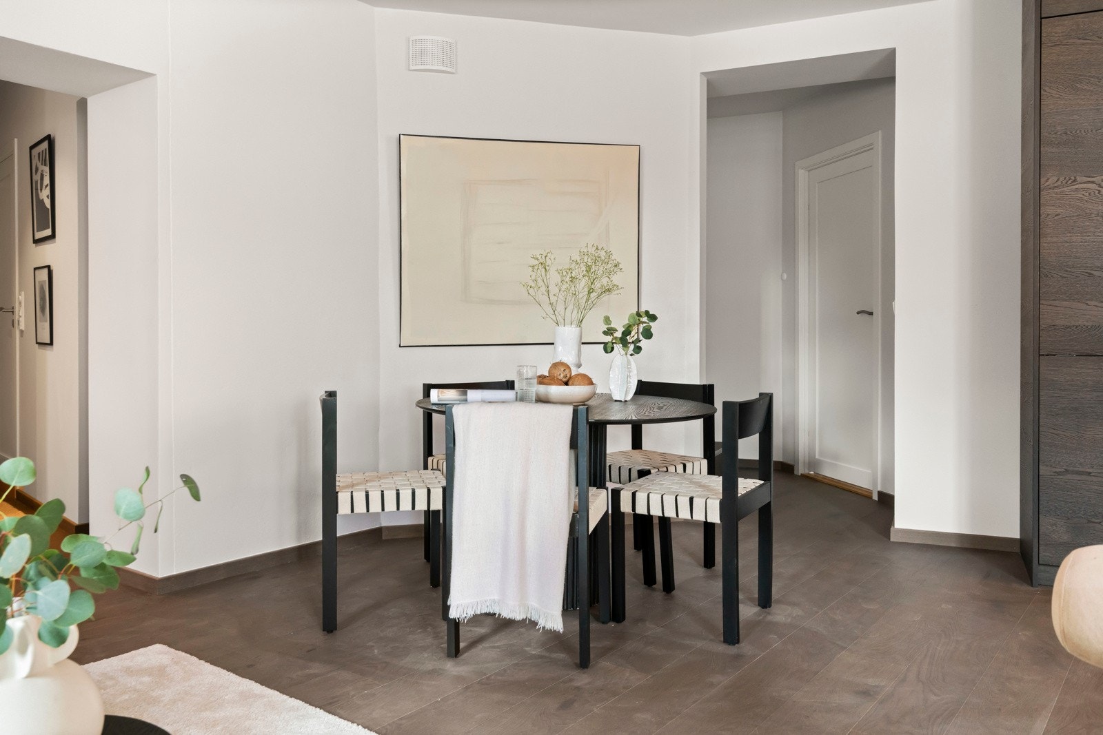 Spisesplass på kjøkken/stue. Galleribilde