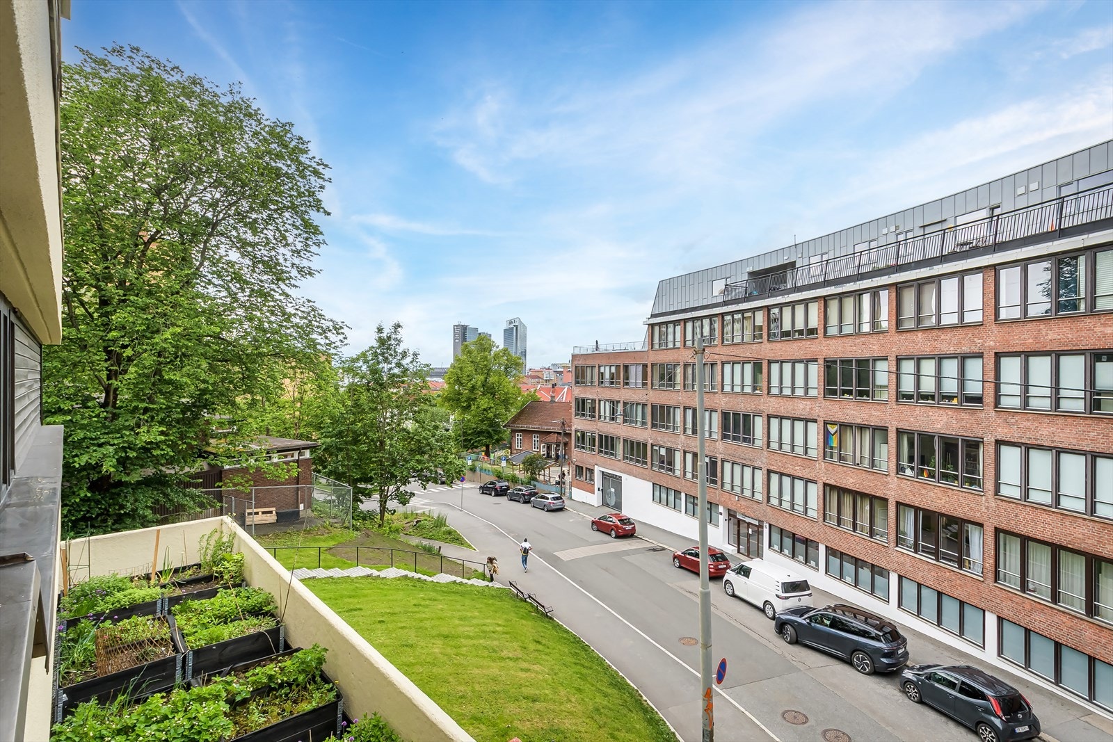 Borettslaget har flotte plantekasser som beboerne kan benytte seg av Galleribilde