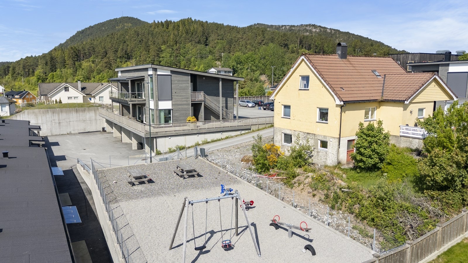 Det er etablert leikeplass rett ved eigedomen Galleribilde