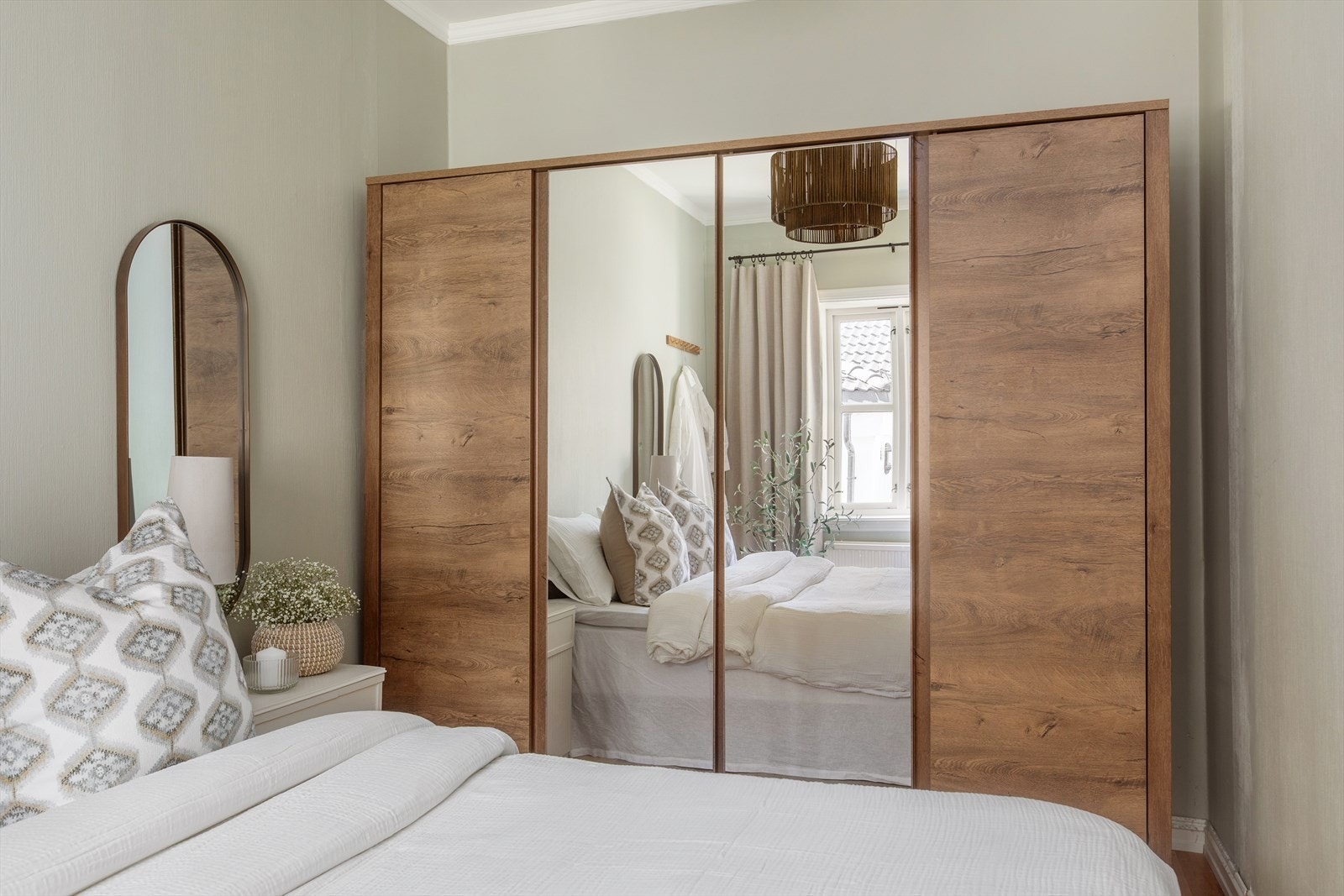 God plass til garderobeskap Galleribilde