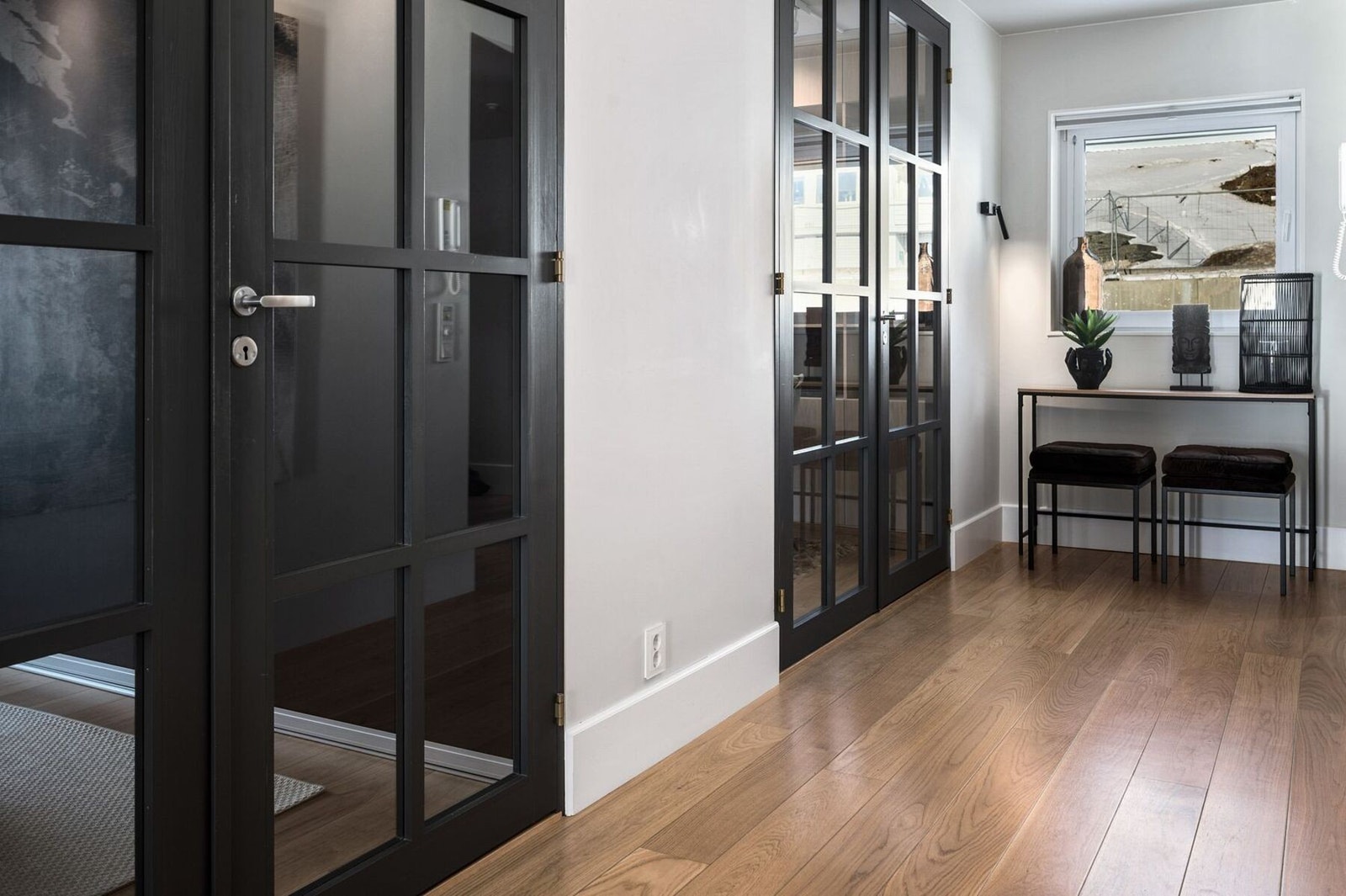 Gang mellom begge soverom (til venstre) og entré (til høyre, ikke synlig i bildet) Galleribilde