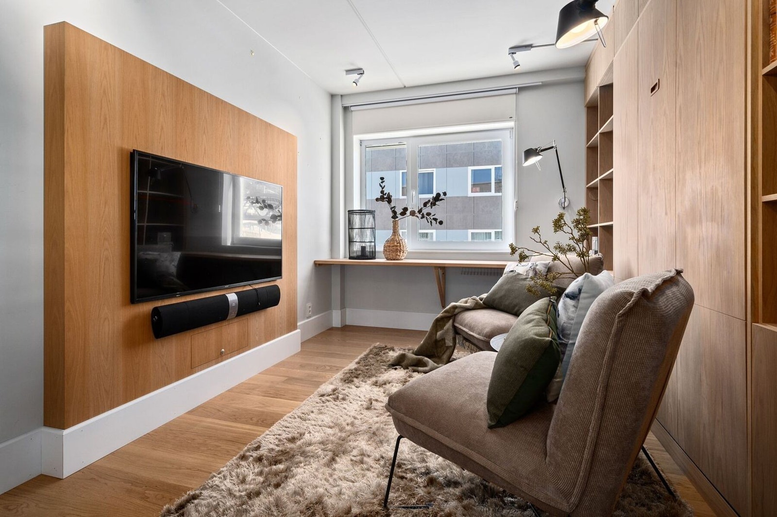 Det er innredet tv-stue på et av soverommene Galleribilde