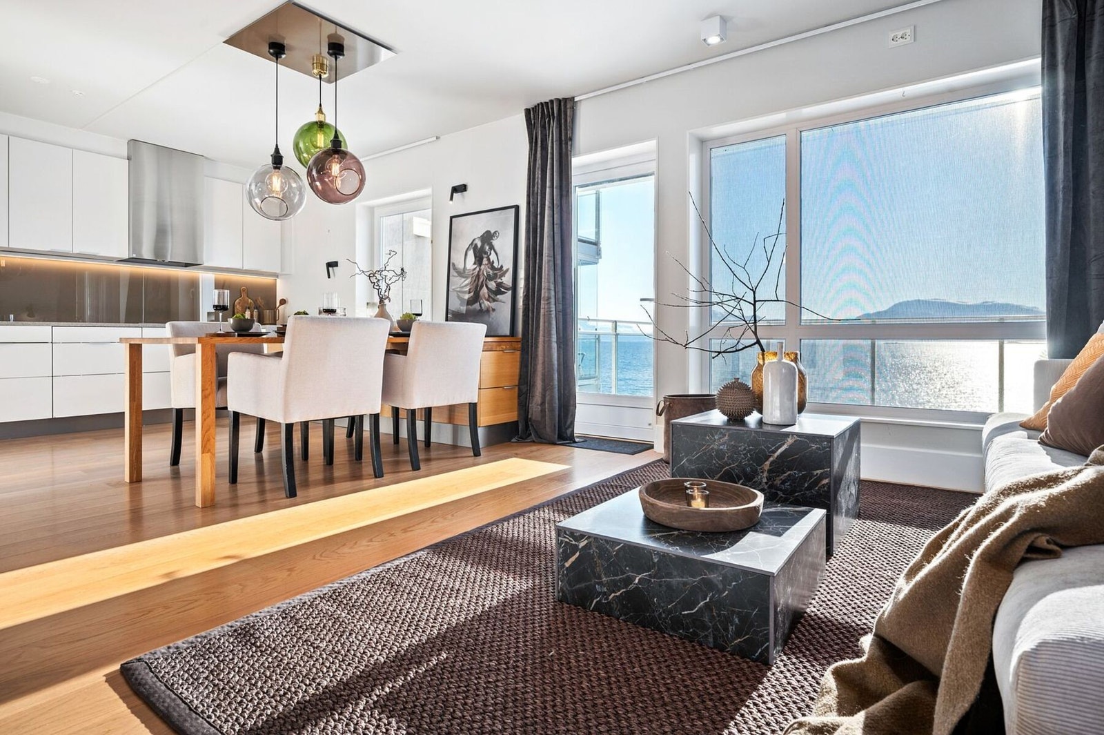 EIE eiendomsmegling v/Michael Knutsen har gleden av å presentere Hagebyveien 98, en unik 3-roms selveierleilighet på Trondenes med høy standard Galleribilde