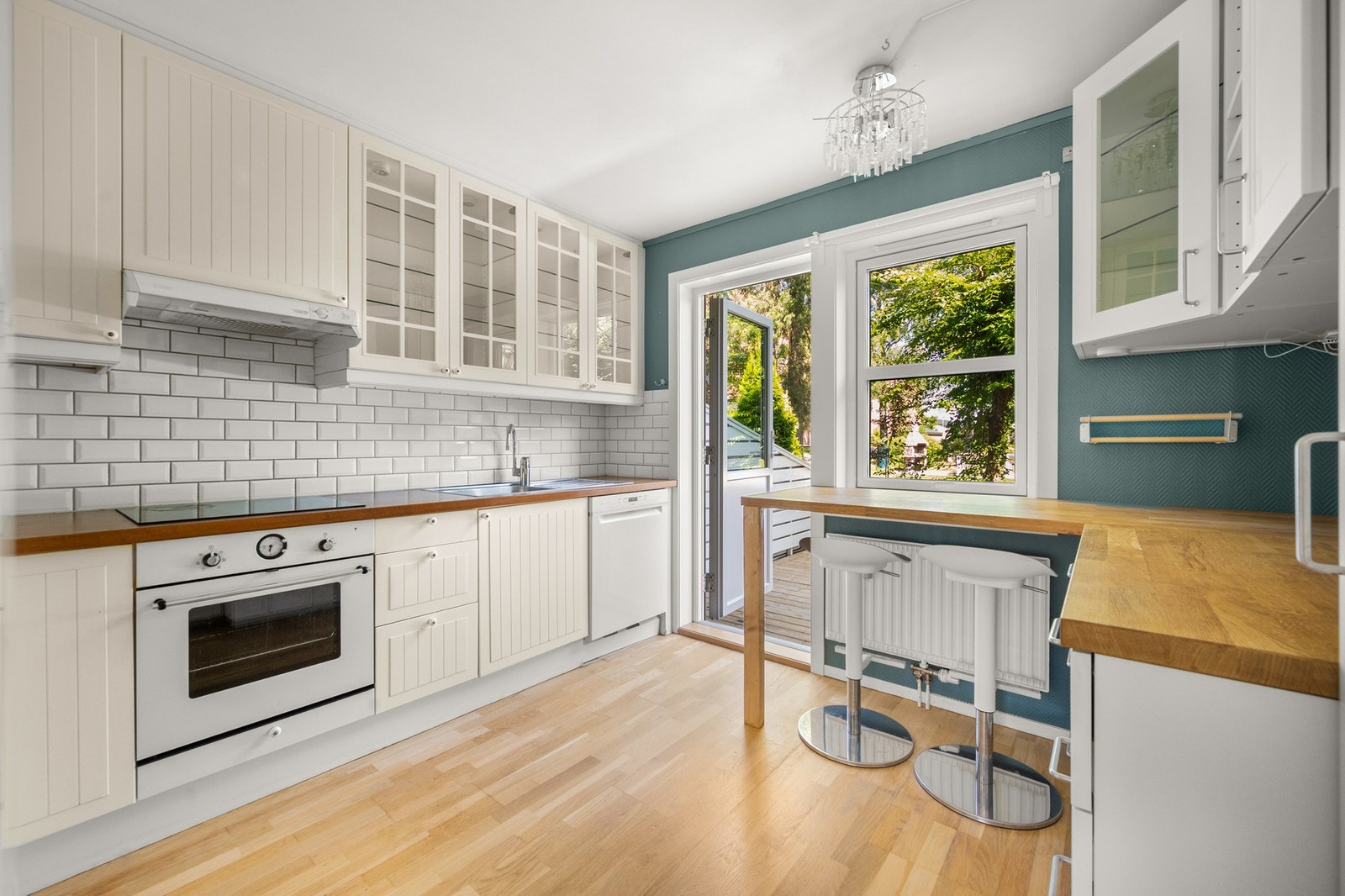 Boligen har et separat kjøkken, perfekt for uforstyrret kokkelering. Galleribilde