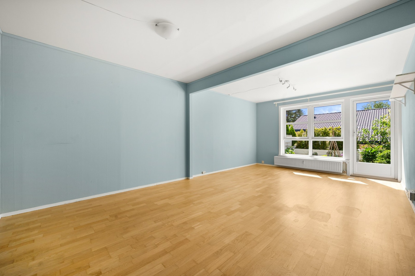 Stuen er av generøs størrelse. Galleribilde